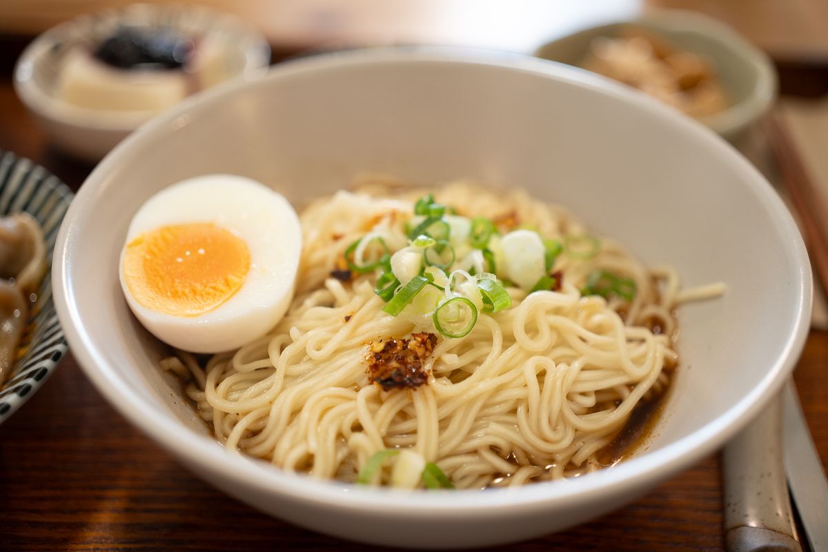 台式湯麵與雞蛋餐點示意